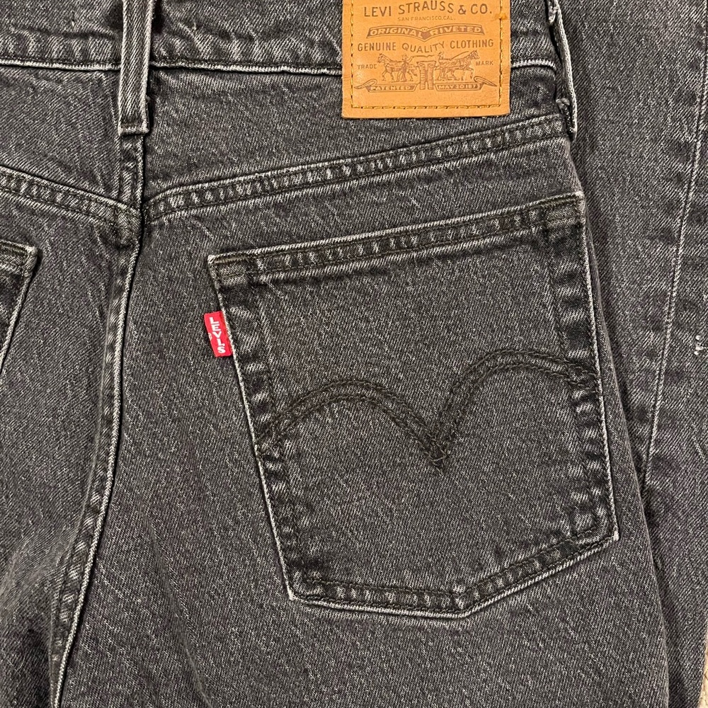 Levi’s black wedgie jeans